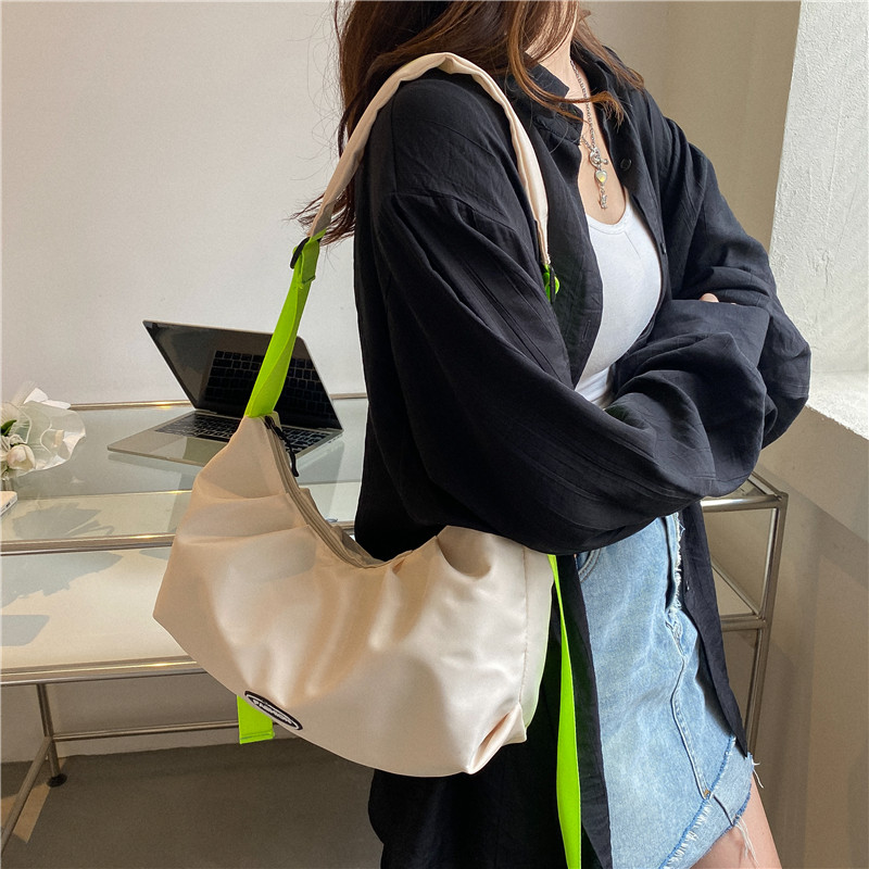 Women's Oxford Cloth Solid Color Fashion Square Zipper Baguette Bag display picture 6