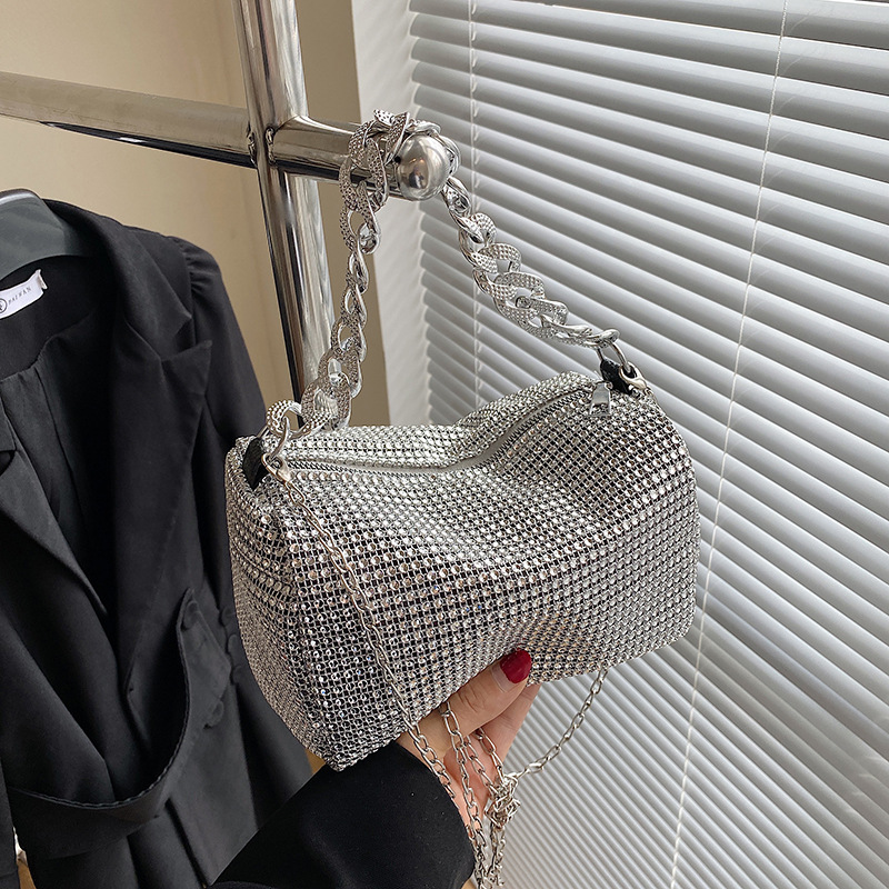 Women's Small Pu Leather Solid Color Fashion Rhinestone Chain Square Zipper Crossbody Bag display picture 2