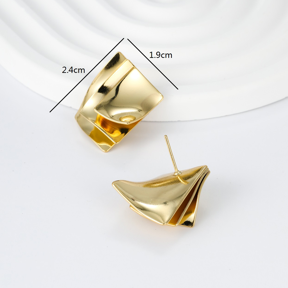 Fashion Square Copper Irregular Gold Plated Ear Studs 1 Pair display picture 1