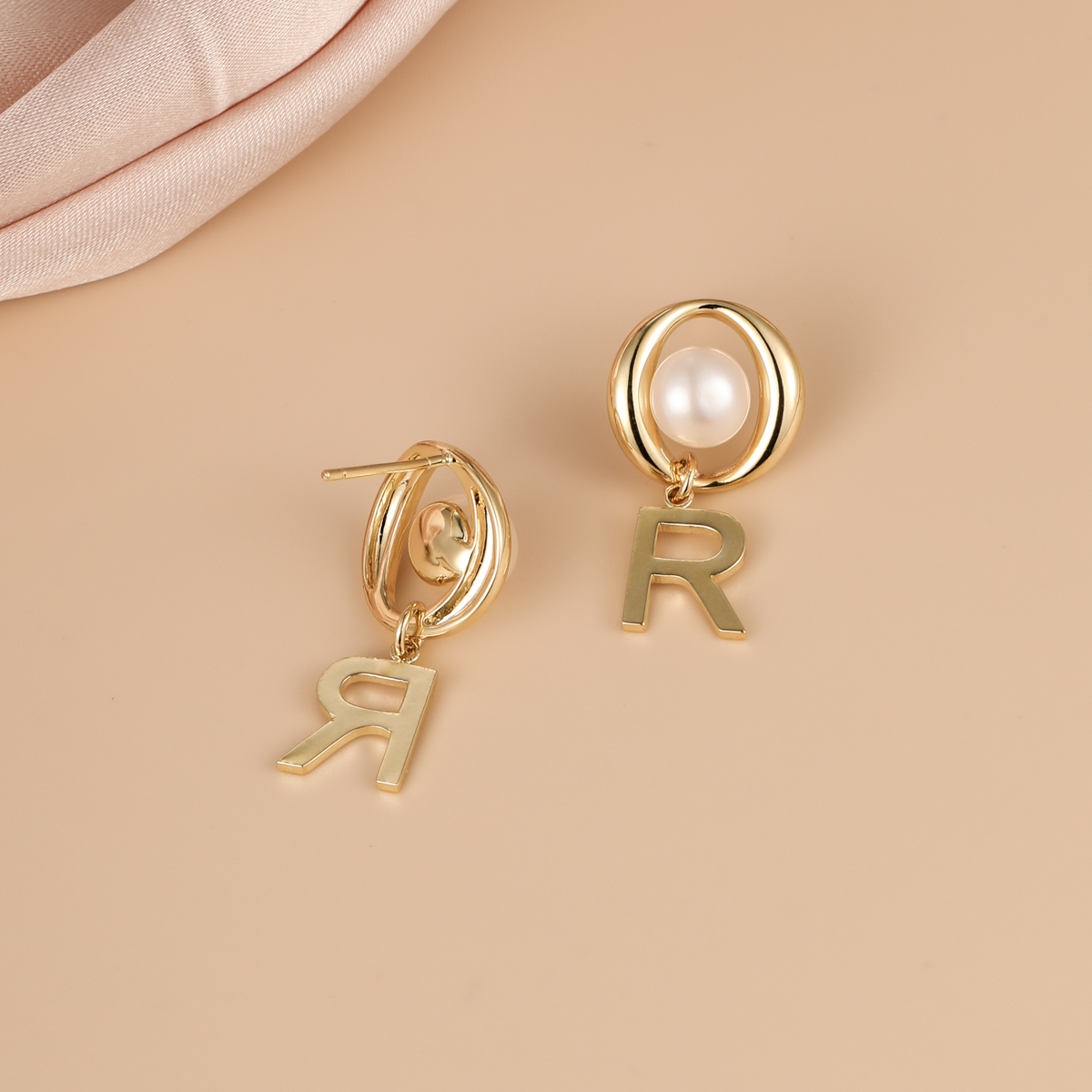 Fashion Letter Copper Gold Plated Pearl Earrings 1 Pair display picture 3