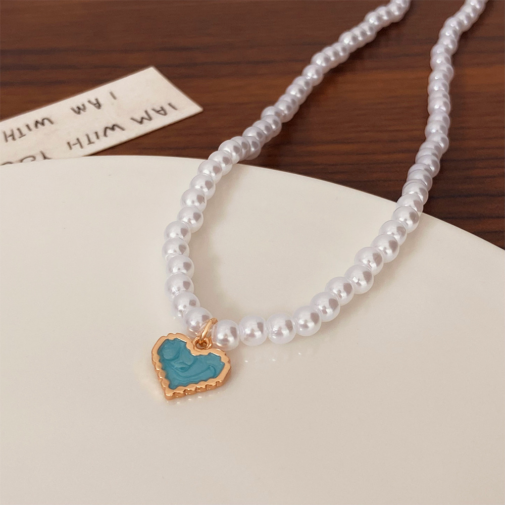 Fashion Heart Shape Imitation Pearl Enamel Pendant Necklace display picture 7