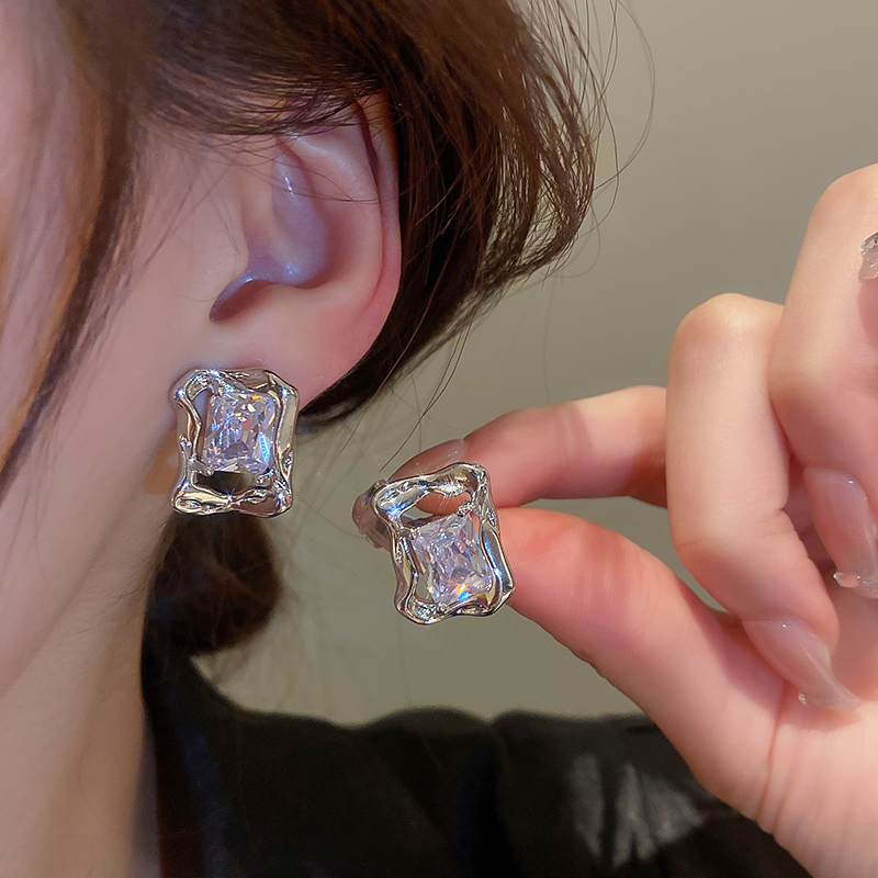 Simple Style Square Copper Irregular Zircon Ear Studs display picture 3