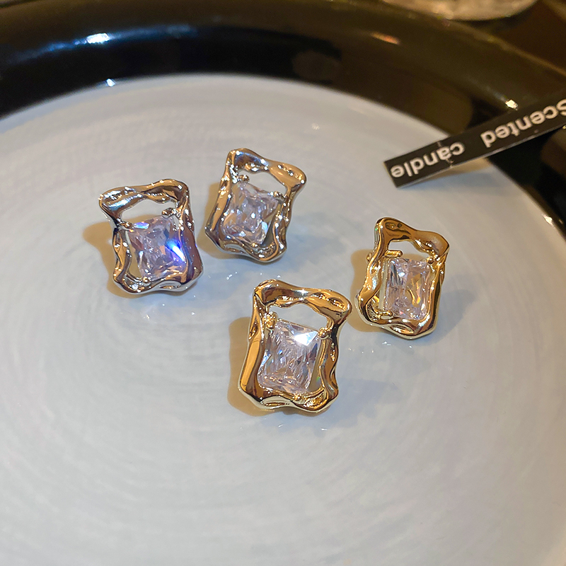 Simple Style Square Copper Irregular Zircon Ear Studs display picture 4