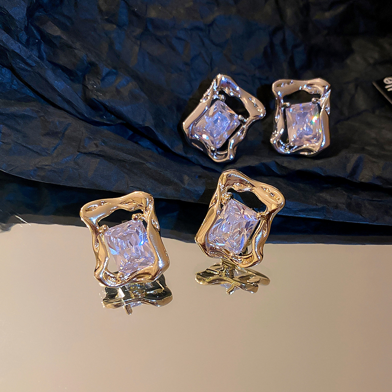 Simple Style Square Copper Irregular Zircon Ear Studs display picture 6