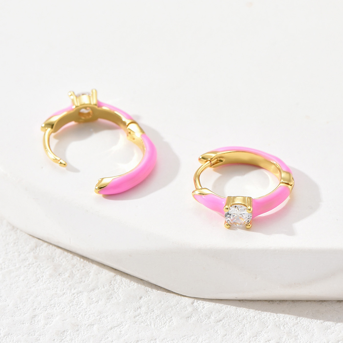 Sweet Circle Copper Earrings Enamel Gold Plated Zircon Copper Earrings 1 Pair display picture 10