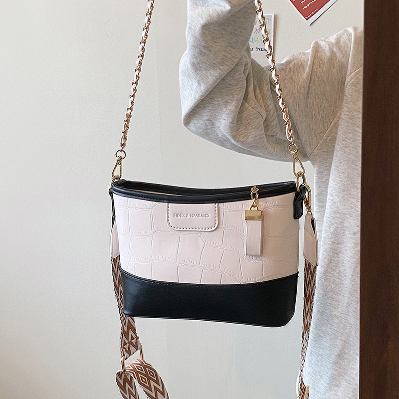 Women's Medium Pu Leather Marble Fashion Shell Zipper Crossbody Bag display picture 6