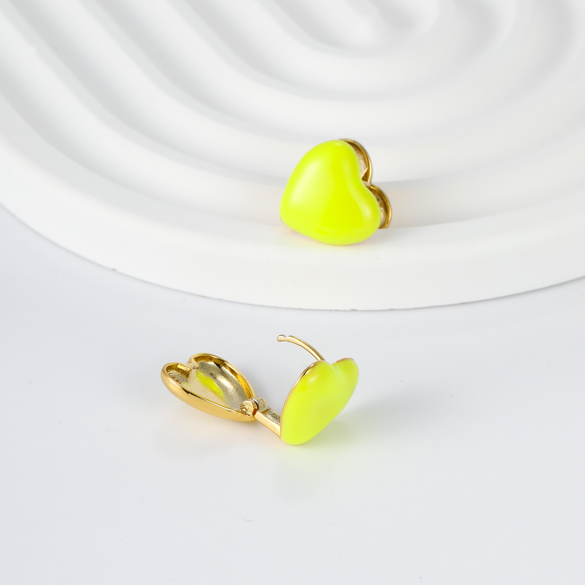 Fashion Round Heart Shape Copper Plating Ear Studs 1 Pair display picture 12