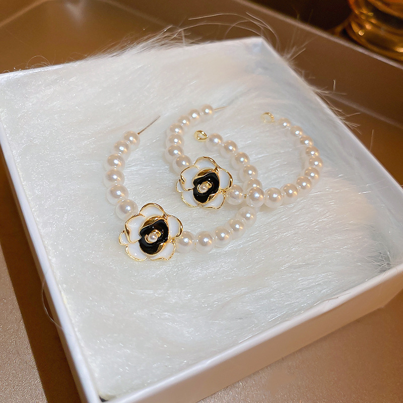 Mode Fleur Alliage Placage Perles Artificielles Femmes Des Boucles D'oreilles 1 Paire display picture 4
