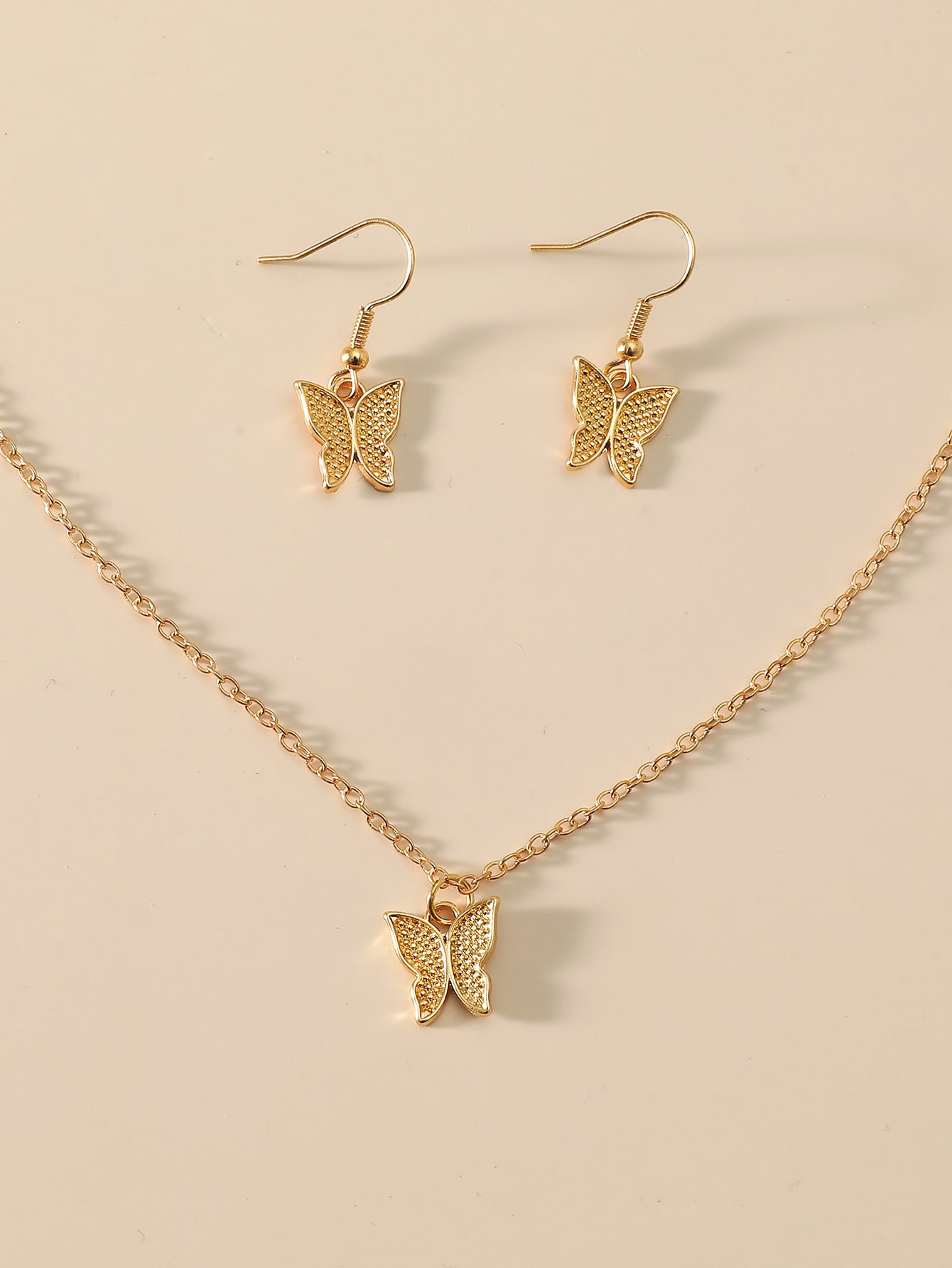 Sweet Butterfly Alloy Gold Plated Women's Earrings Necklace display picture 3