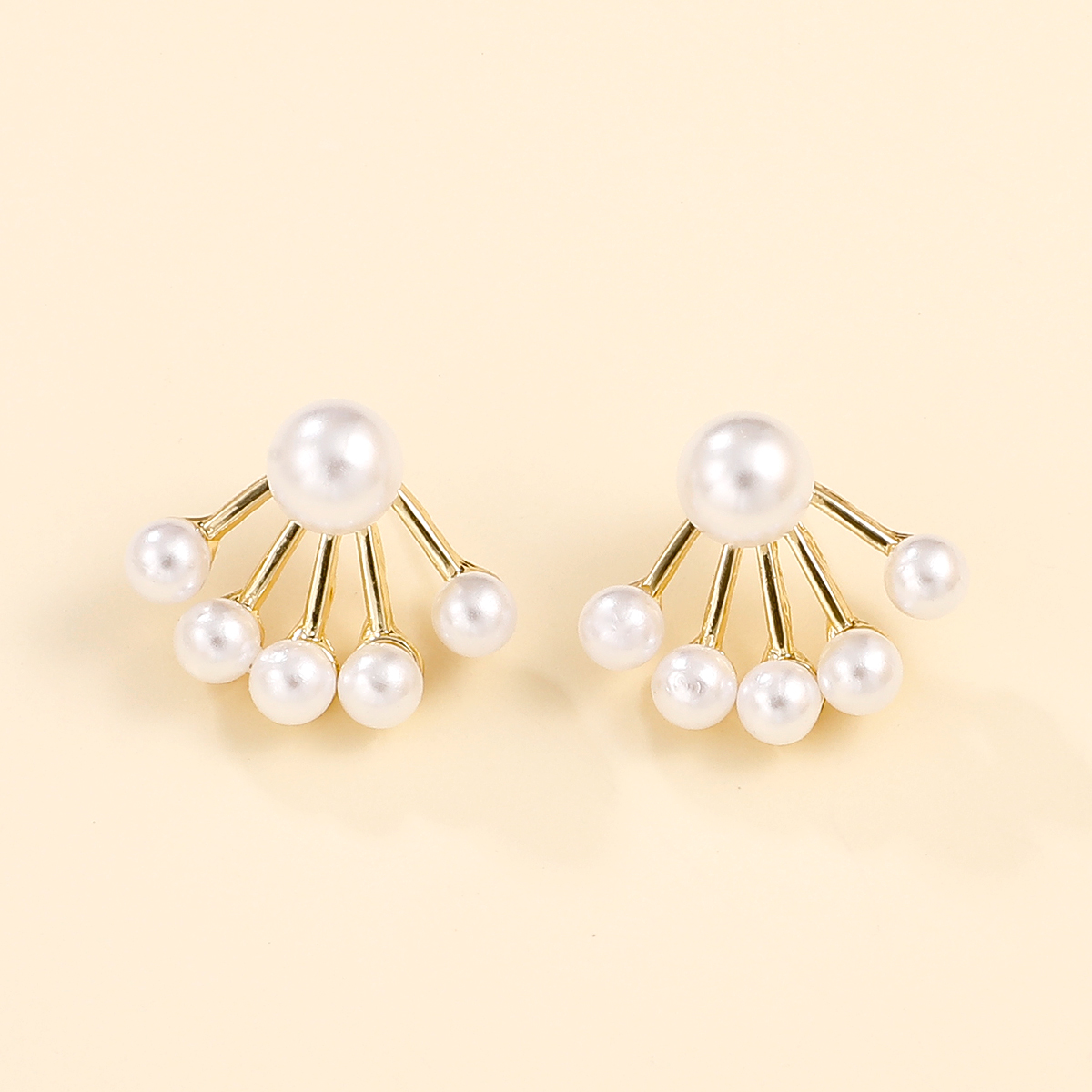 Elegant Sector Alloy Plating Artificial Pearls Women's Ear Studs 1 Pair display picture 1