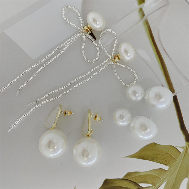 Classical Geometric Bow Knot Imitation Pearl Alloy Women's Drop Earrings 1 Pair display picture 3