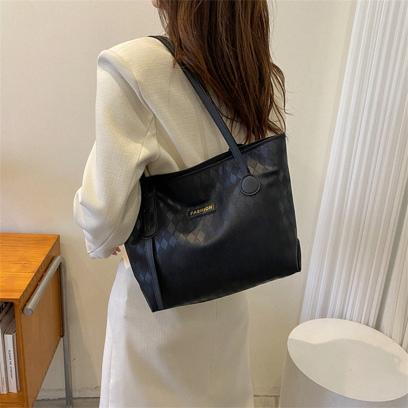 Women's All Seasons Pu Leather Solid Color Fashion Square Zipper Tote Bag display picture 1