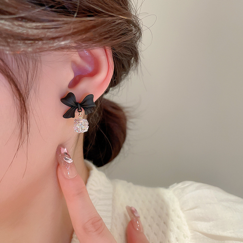 Fashion Bow Knot Copper Plating Zircon Ear Studs 1 Pair display picture 3