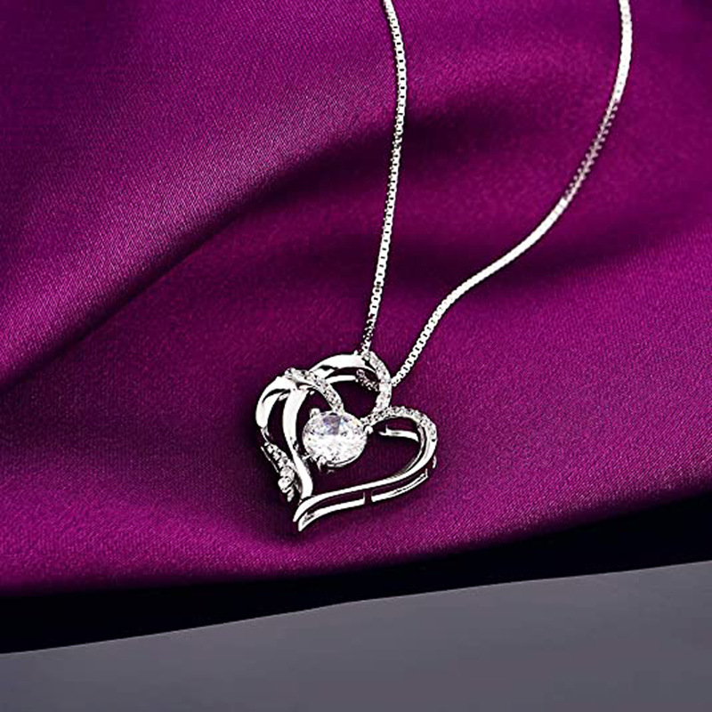 Simple Style Heart Shape Copper Plating Hollow Out Artificial Diamond Pendant Necklace 1 Piece display picture 8