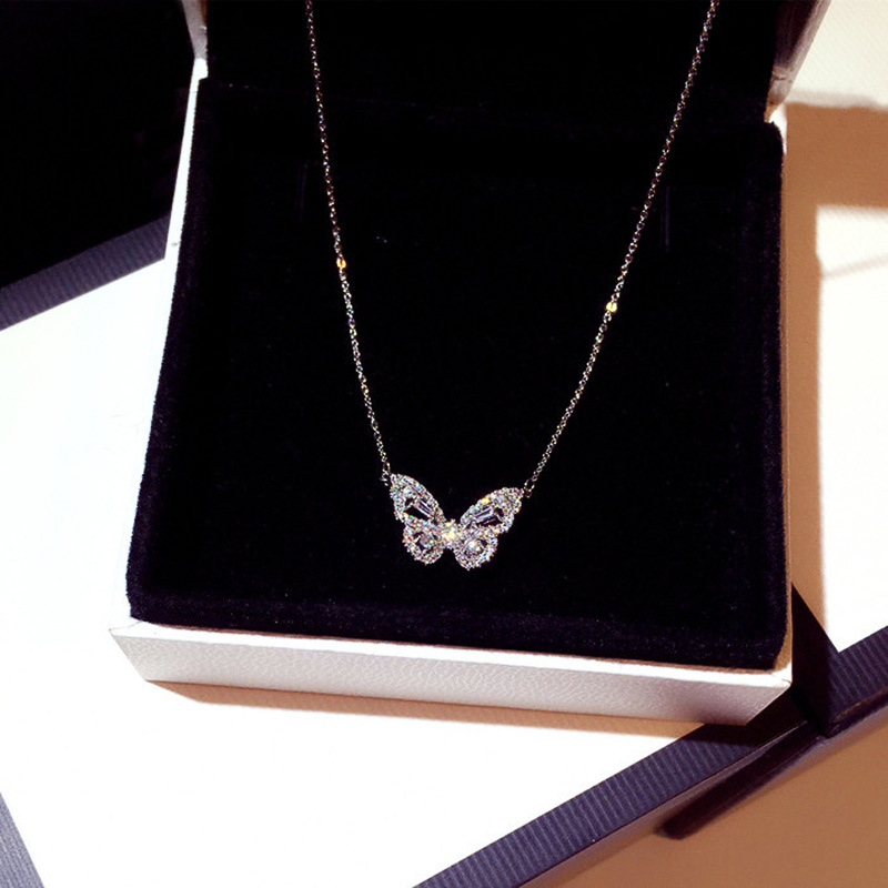 Mode Schmetterling Kupfer Überzug Künstlicher Diamant Zirkon Halskette Mit Anhänger 1 Stück display picture 1