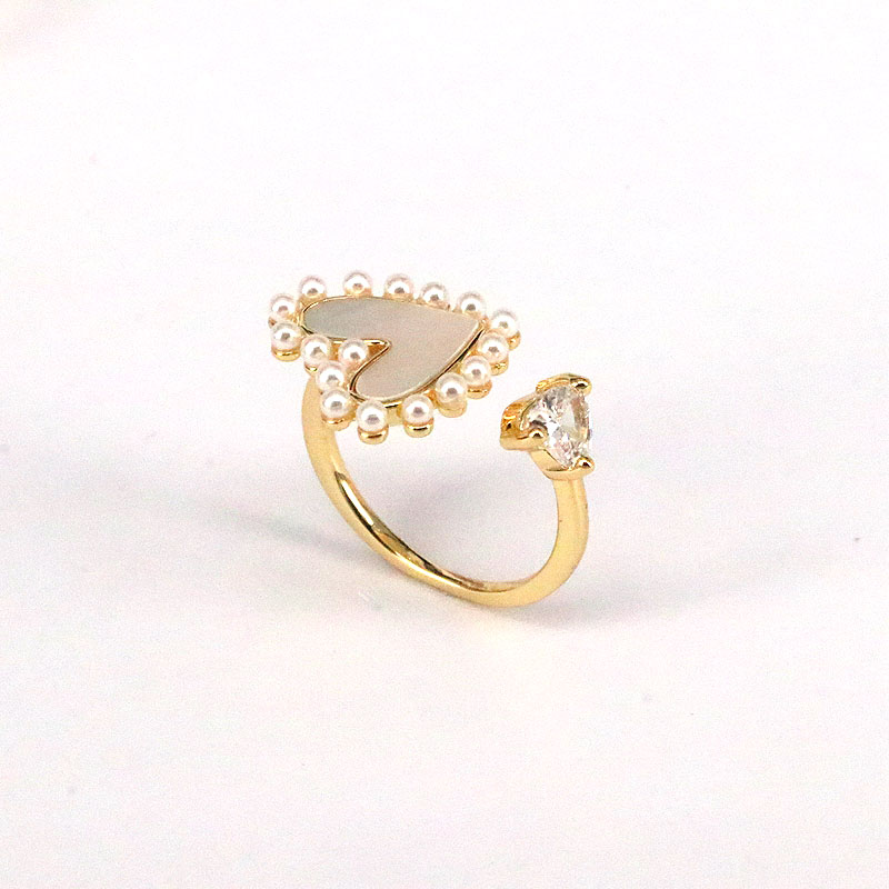 Retro Heart Shape Butterfly Copper Gold Plated Artificial Pearls Shell Zircon Open Ring 1 Piece display picture 3