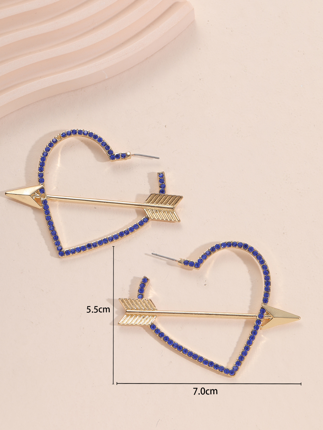 Fashion Heart Shape Arrow Alloy Hollow Out Inlay Rhinestones Women's Earrings 1 Pair display picture 1