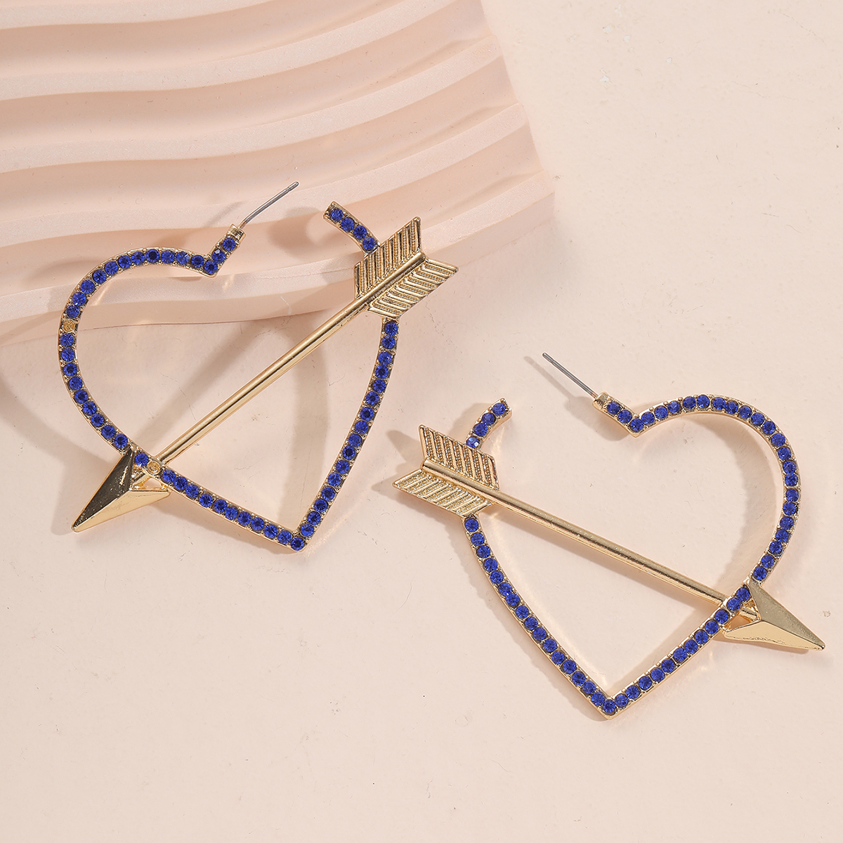 Fashion Heart Shape Arrow Alloy Hollow Out Inlay Rhinestones Women's Earrings 1 Pair display picture 2