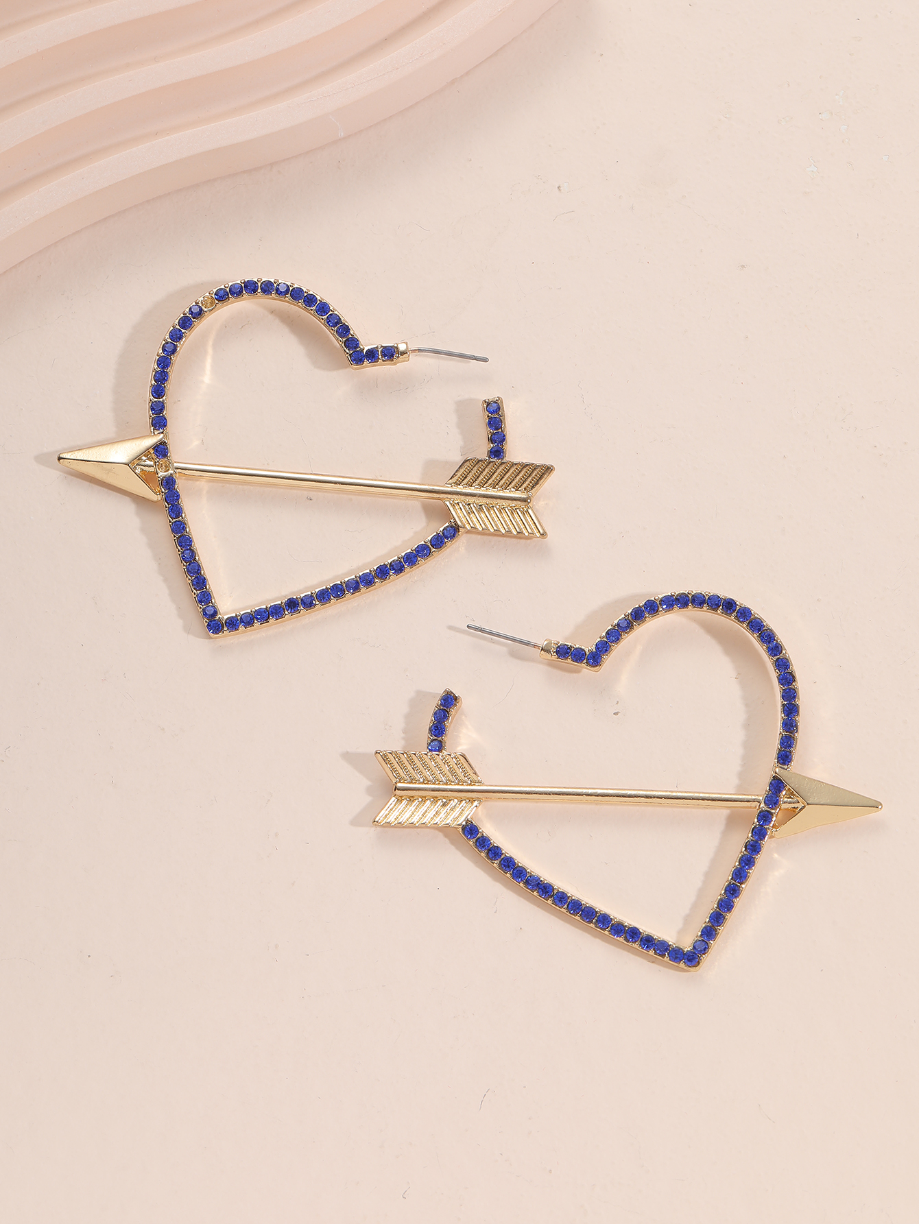Fashion Heart Shape Arrow Alloy Hollow Out Inlay Rhinestones Women's Earrings 1 Pair display picture 4