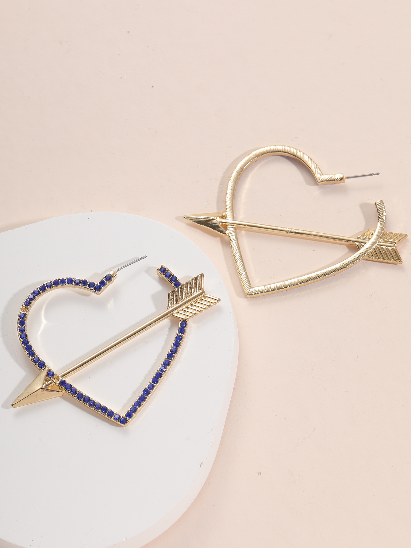 Fashion Heart Shape Arrow Alloy Hollow Out Inlay Rhinestones Women's Earrings 1 Pair display picture 5
