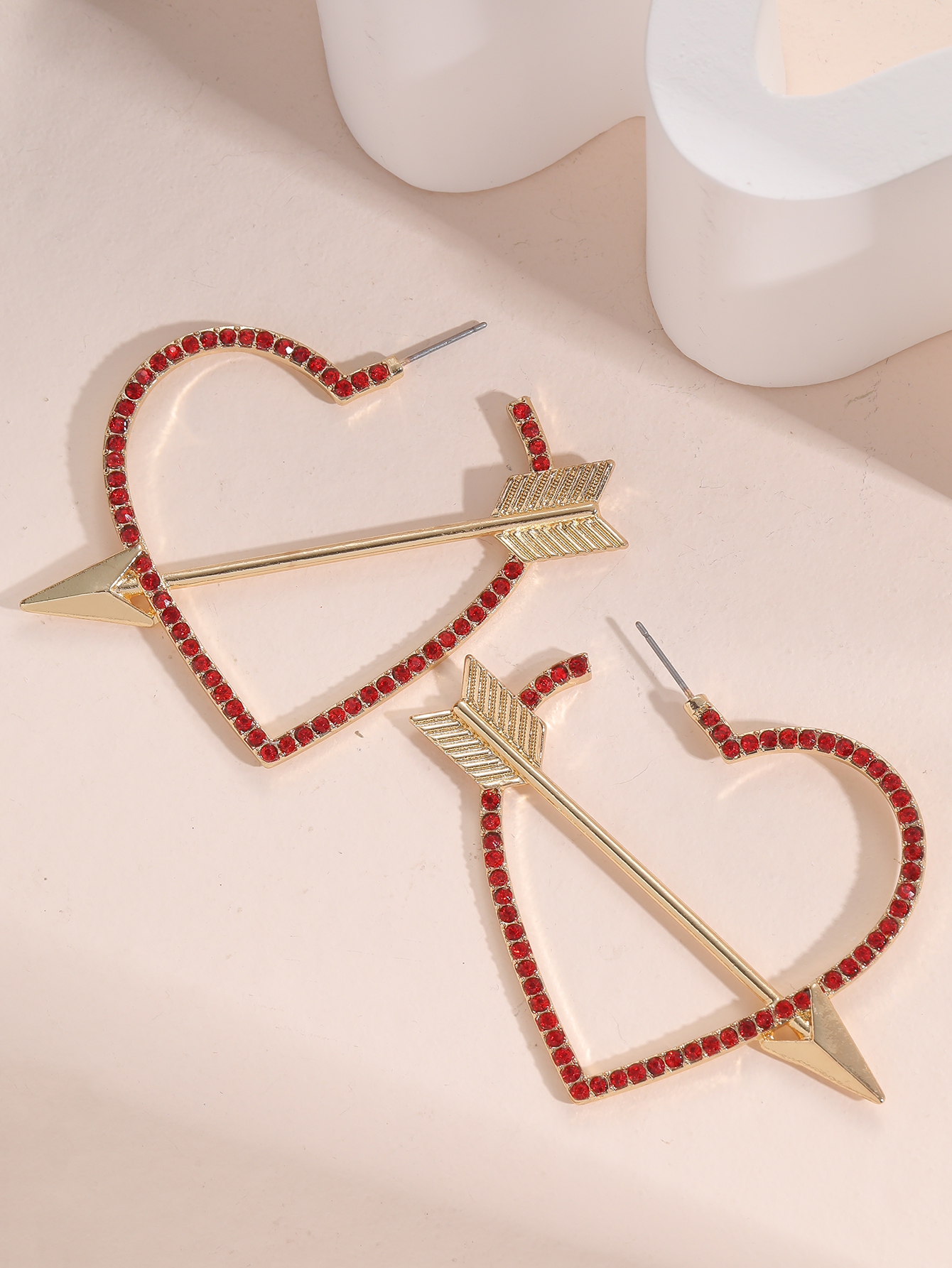 Fashion Heart Shape Arrow Alloy Hollow Out Inlay Rhinestones Women's Earrings 1 Pair display picture 10