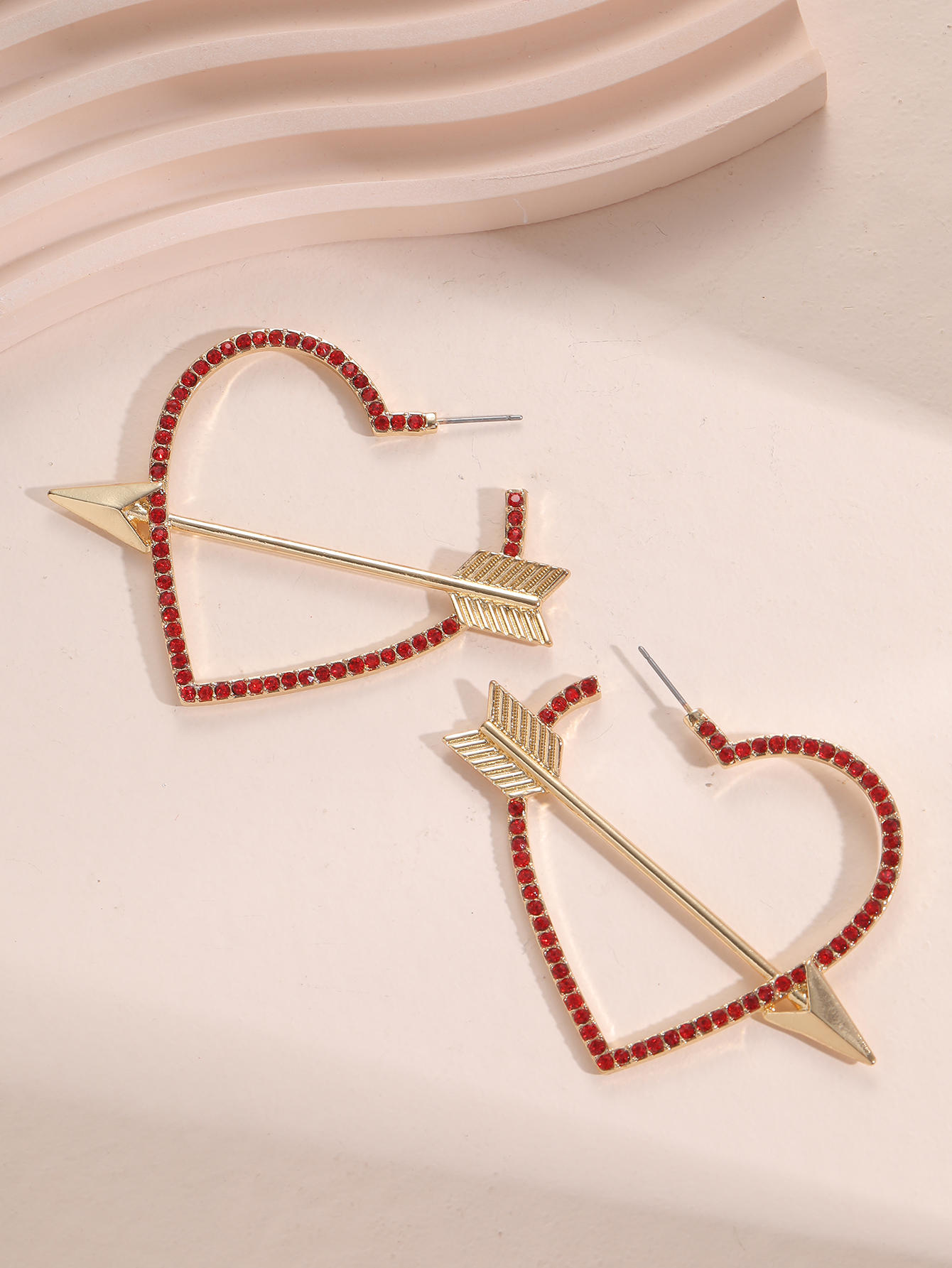 Fashion Heart Shape Arrow Alloy Hollow Out Inlay Rhinestones Women's Earrings 1 Pair display picture 16