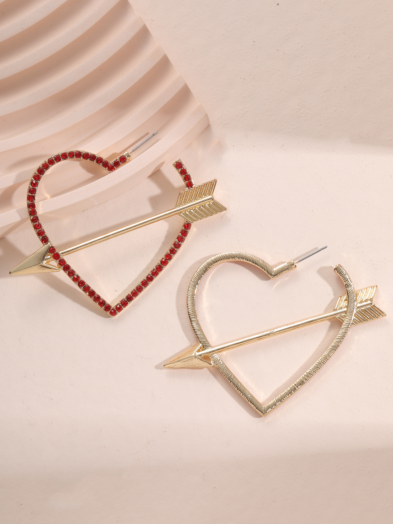 Fashion Heart Shape Arrow Alloy Hollow Out Inlay Rhinestones Women's Earrings 1 Pair display picture 17