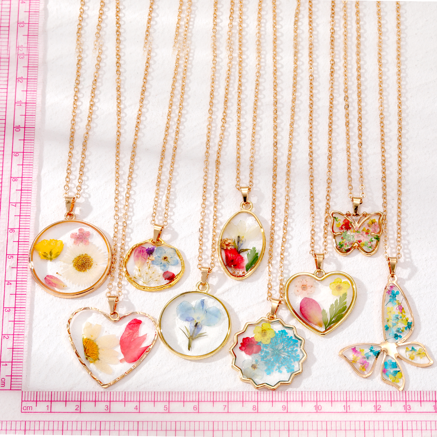 Casual Flower Petal Butterfly Alloy Resin Women's Pendant Necklace 1 Piece display picture 5