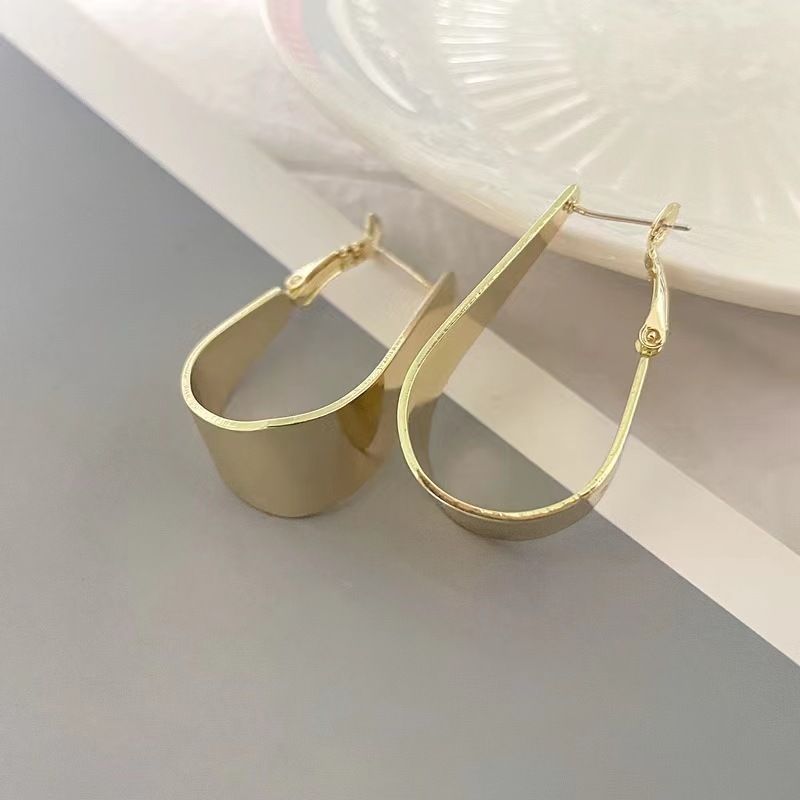 Simple Style U Shape Alloy Plating Women's Earrings 1 Pair display picture 1