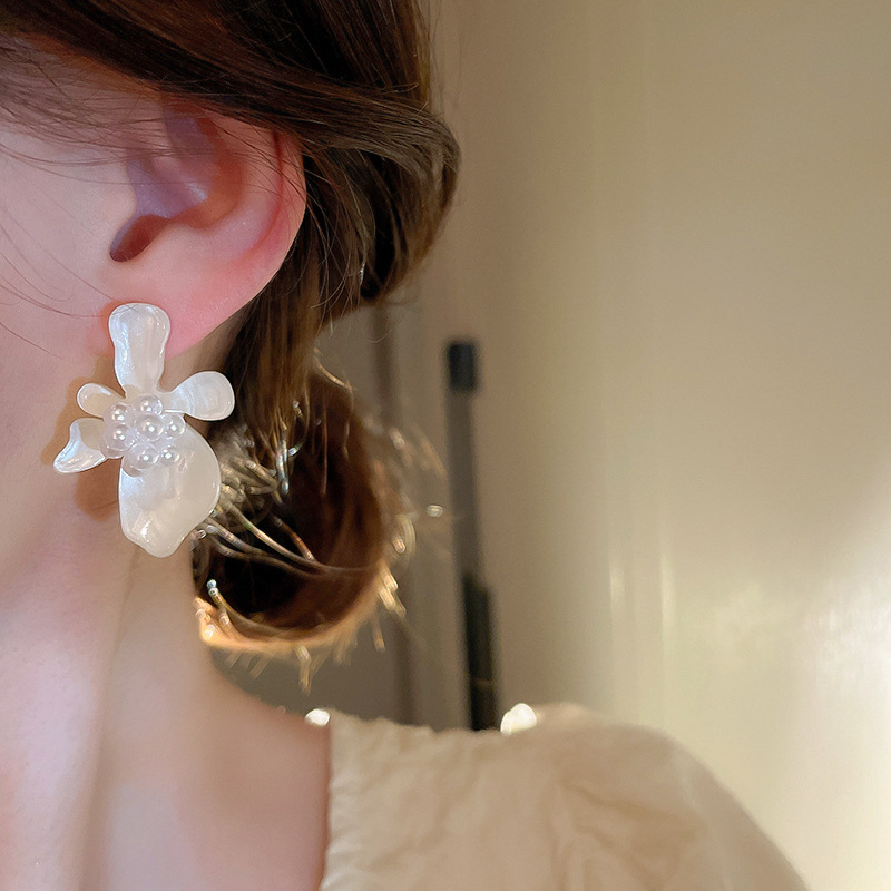 Sucré Fleur Arylique Perle D'imitation Femmes Boucles D'oreilles 1 Paire display picture 2