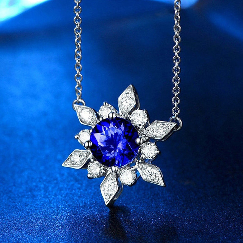 Fashion Geometric Sunflower Copper Inlay Artificial Diamond Pendant Necklace 1 Piece display picture 5
