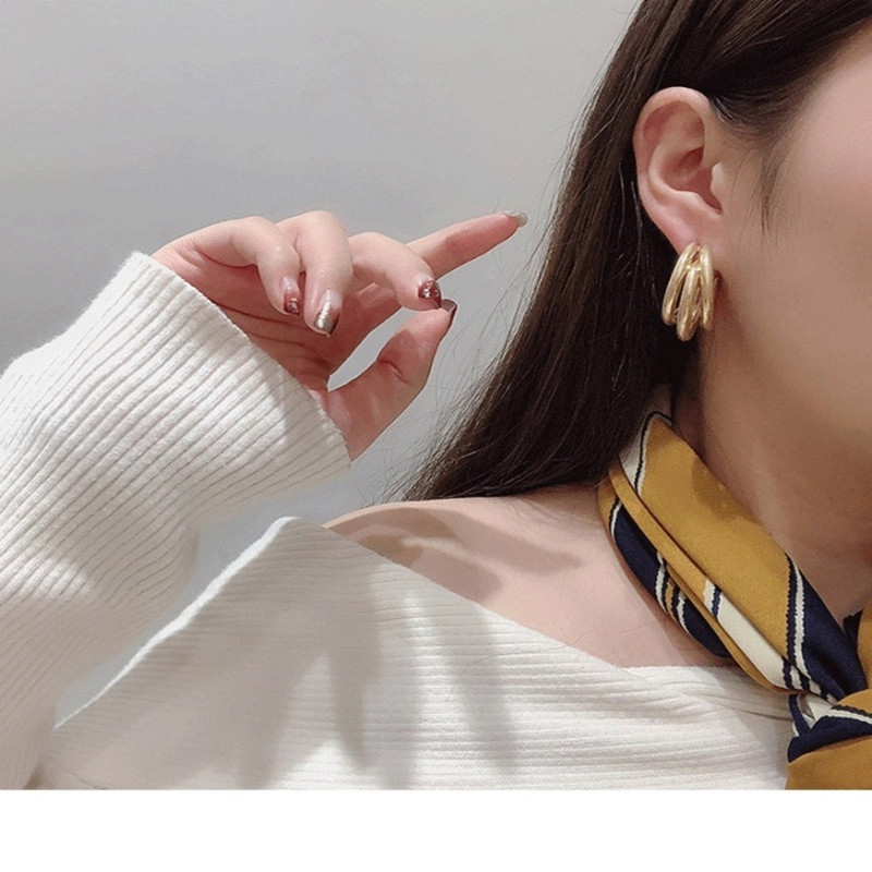 Simple Style Solid Color Alloy Layered Women's Hoop Earrings 1 Pair display picture 2