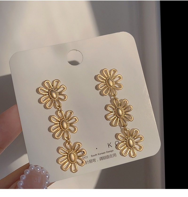 Fashion Flower Alloy Women's Drop Earrings 1 Pair display picture 1
