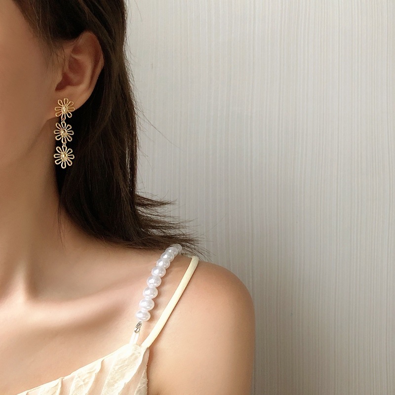 Fashion Flower Alloy Women's Drop Earrings 1 Pair display picture 3