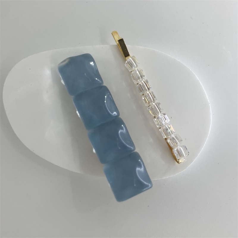Simple Style Solid Color Plastic Resin Hair Clip 2 Piece Set display picture 2