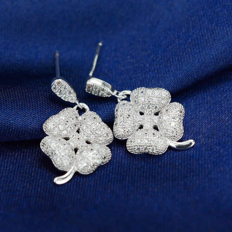 Fashion Four Leaf Clover Titanium Steel Plating Zircon Drop Earrings 1 Pair display picture 6