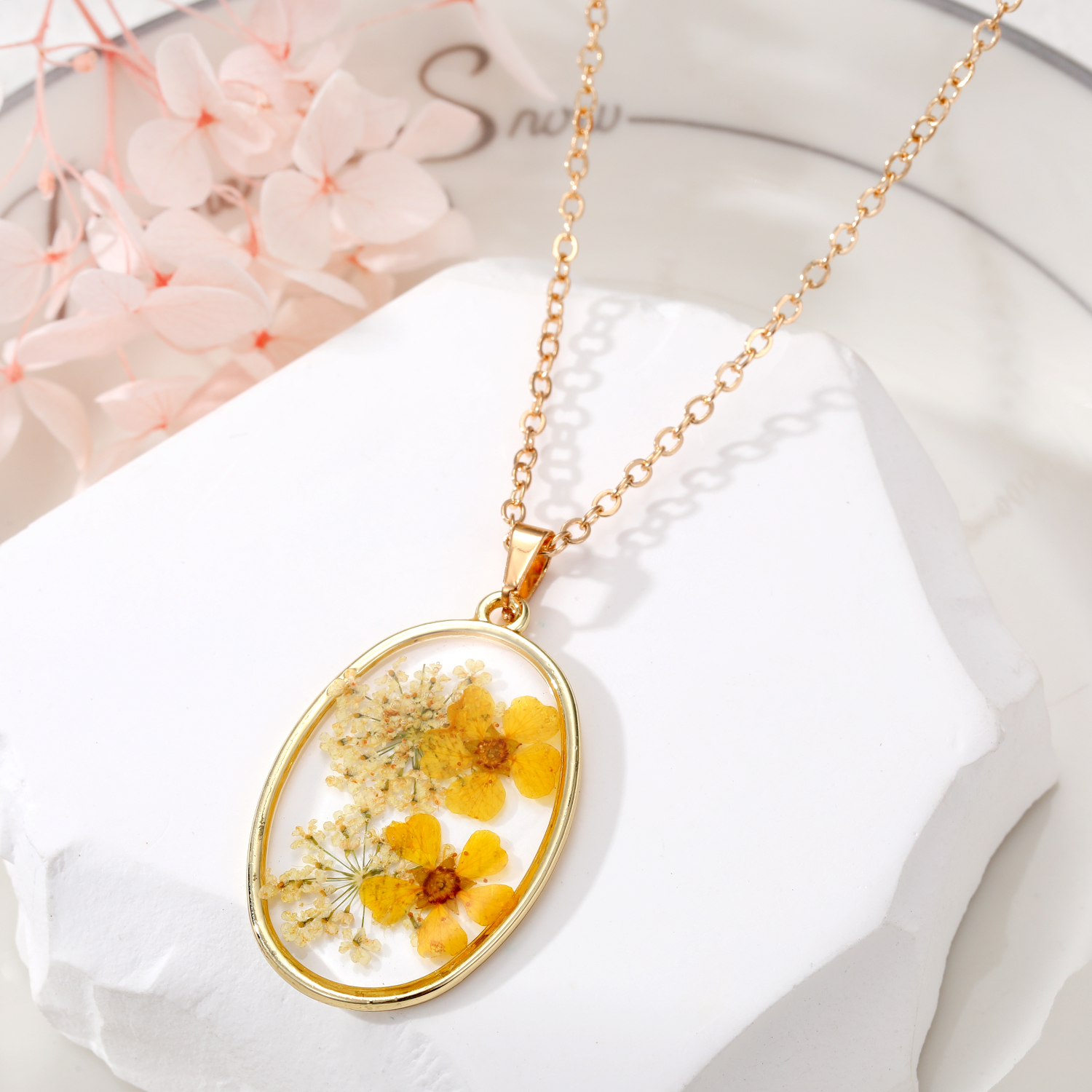 Casual Flower Alloy Resin Women's Pendant Necklace 1 Piece display picture 2