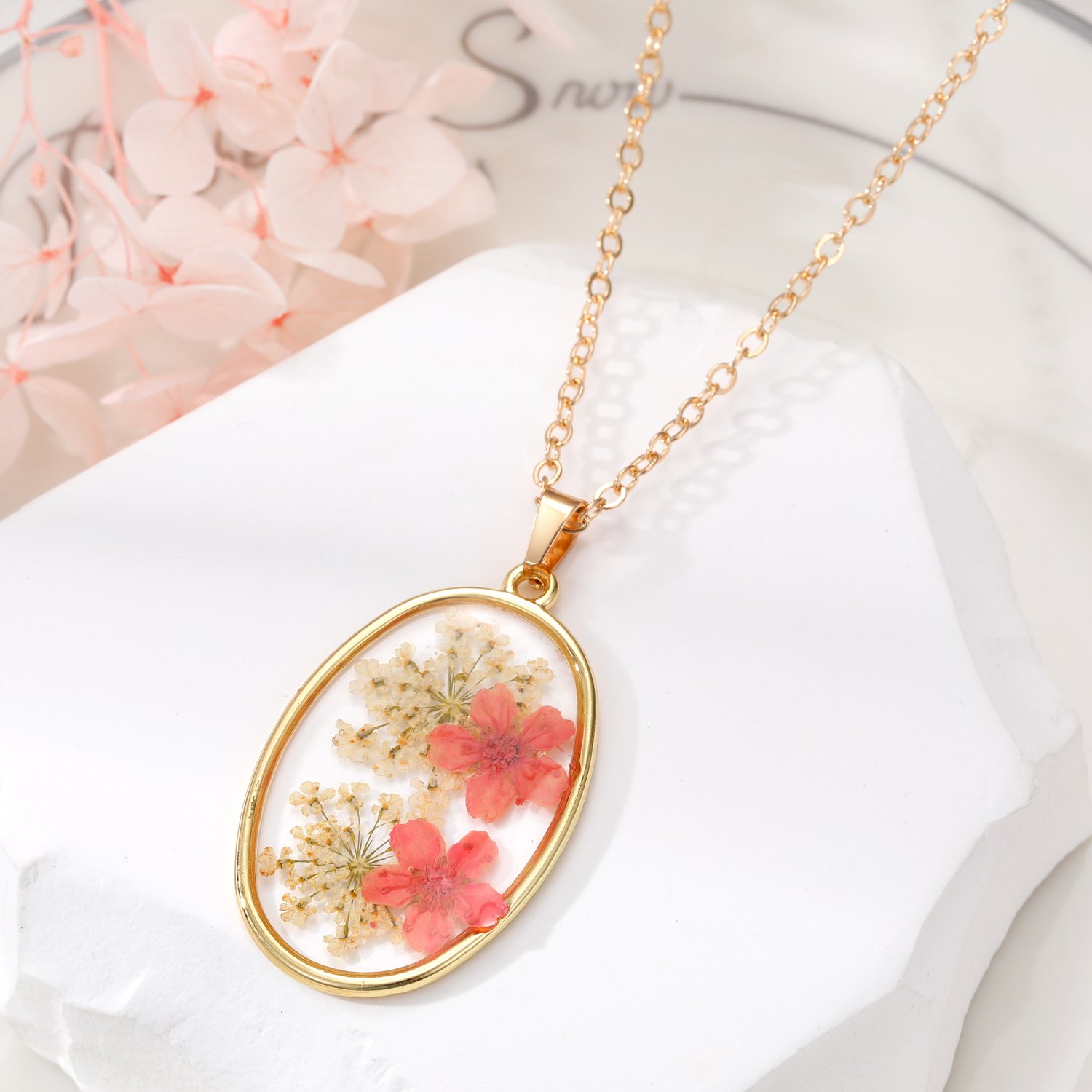 Casual Flower Alloy Resin Women's Pendant Necklace 1 Piece display picture 7