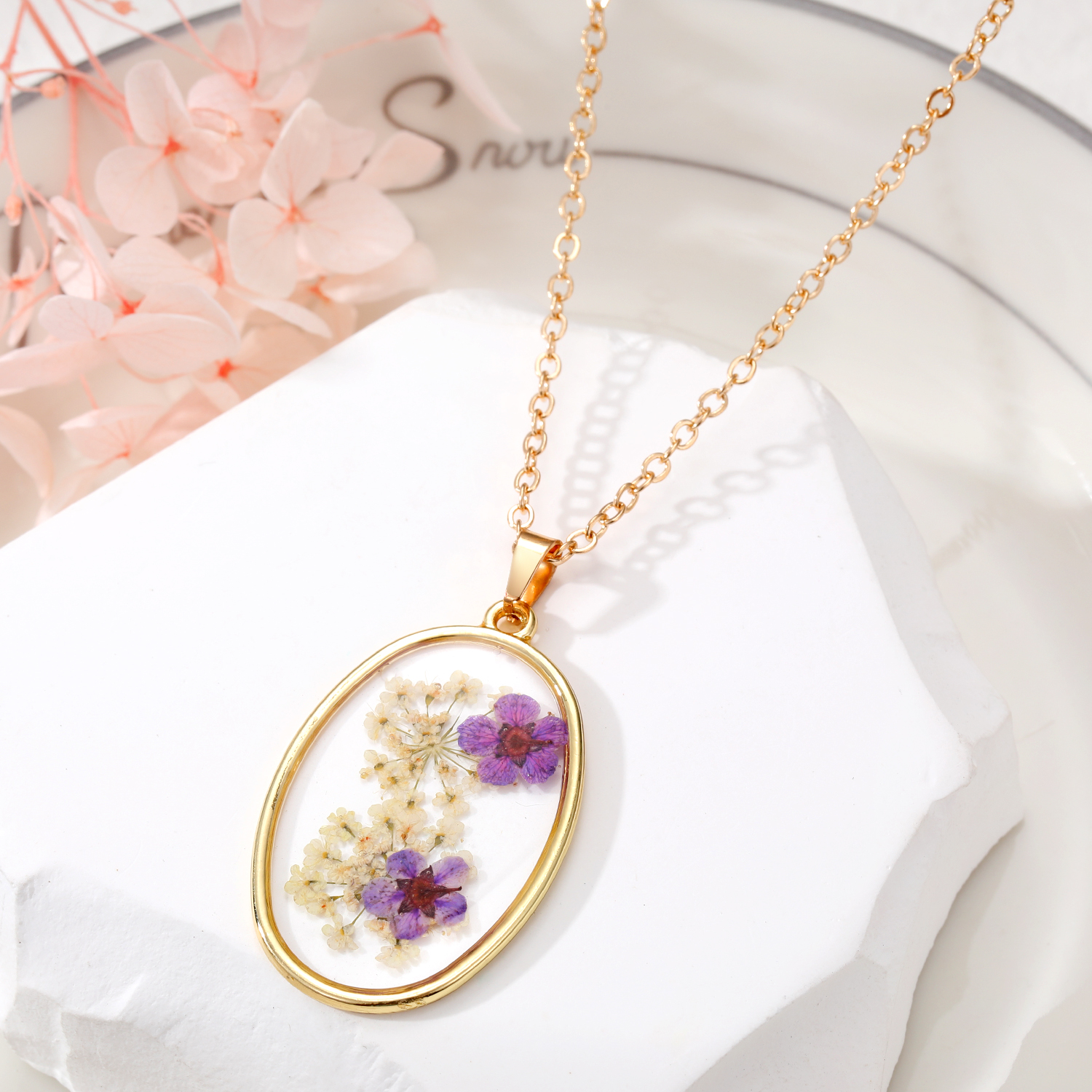 Casual Flower Alloy Resin Women's Pendant Necklace 1 Piece display picture 8