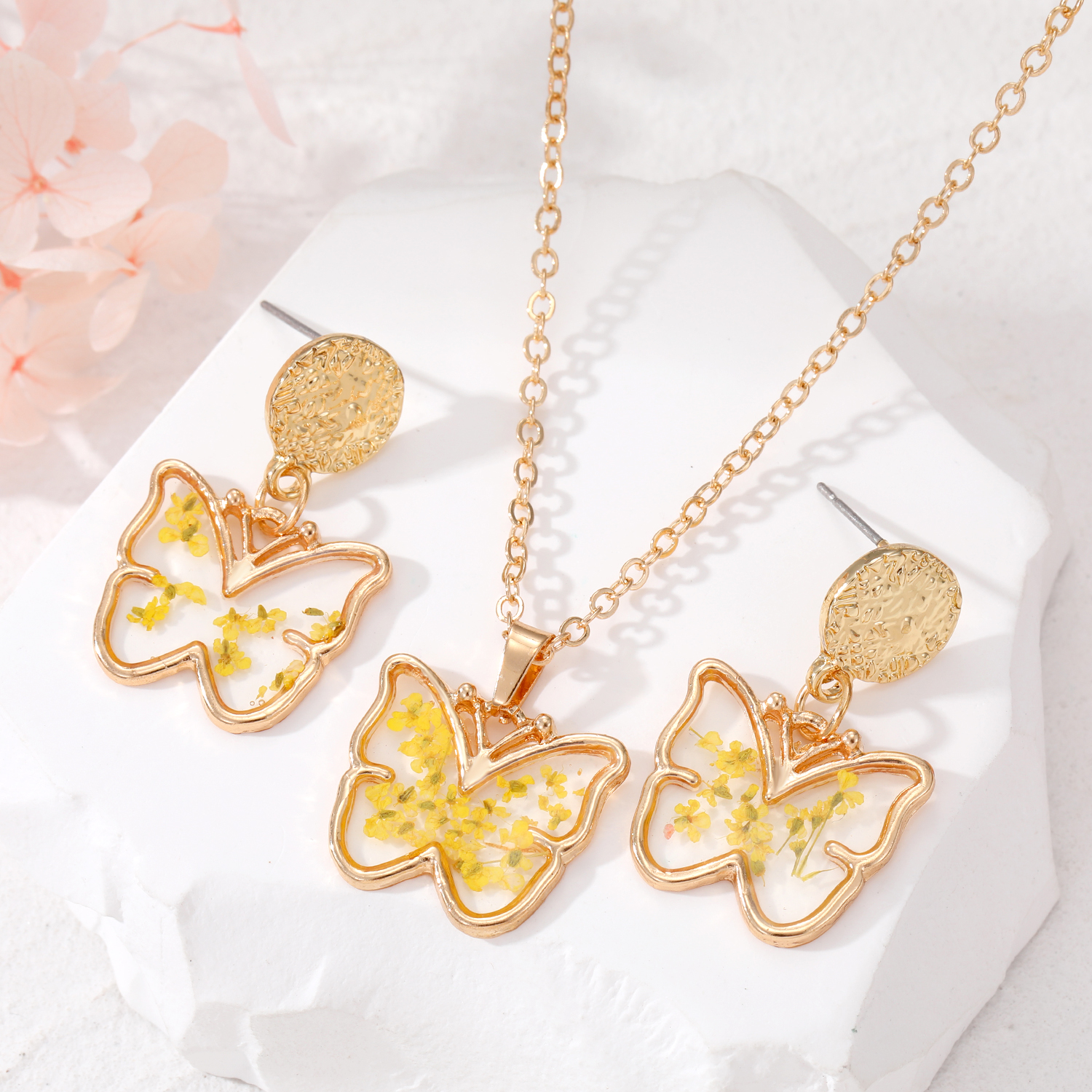 Fashion Flower Butterfly Alloy Resin Women's Earrings Necklace 3 Piece Set display picture 1