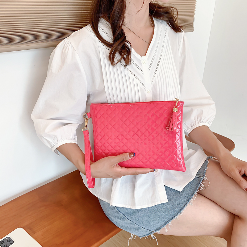 Women's Spring&summer Pu Leather Solid Color Fashion Tassel Square Zipper Clutch Bag display picture 6