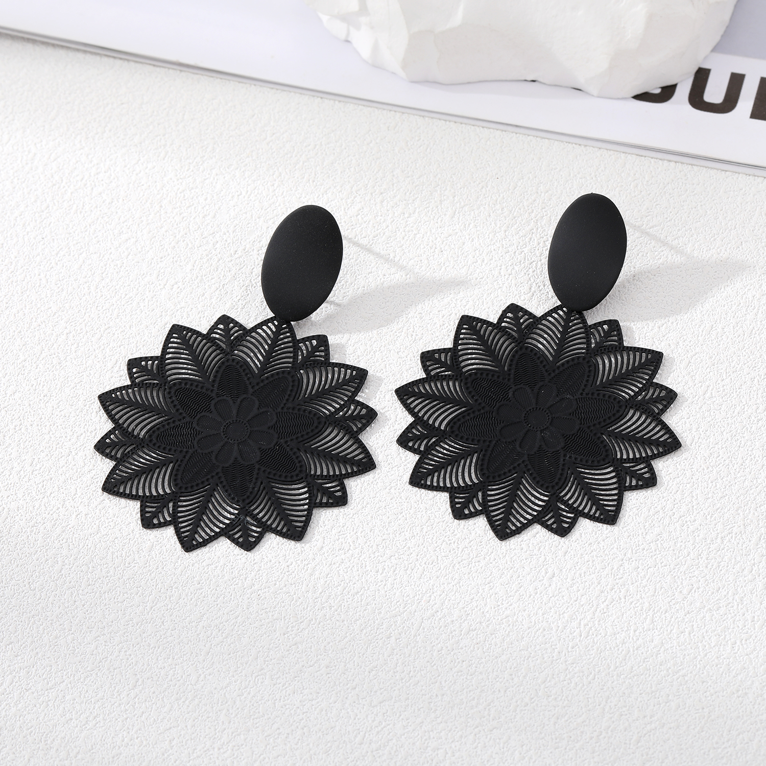 Exaggerated Flower Alloy Hollow Out Women's Drop Earrings 1 Pair display picture 1
