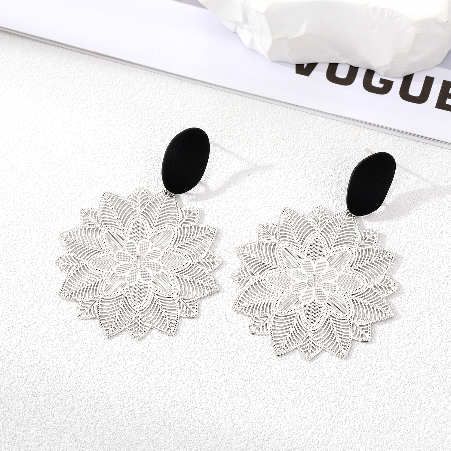 Exaggerated Flower Alloy Hollow Out Women's Drop Earrings 1 Pair display picture 2