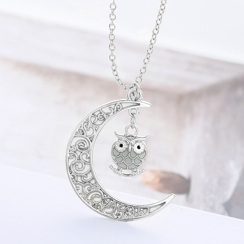 Retro Moon Water Droplets Alloy Luminous Hollow Out Women's Men's Pendant Necklace display picture 18