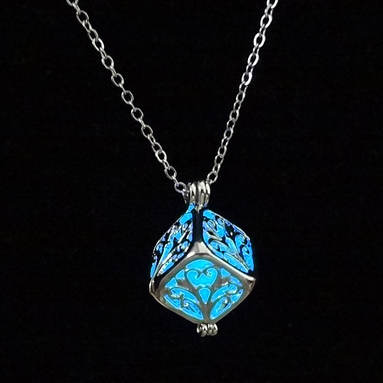 Retro Geometric Tree Alloy Luminous Women's Men's Pendant Necklace 1 Piece display picture 1