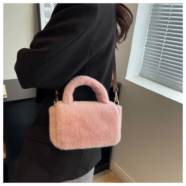 Women's Plush Solid Color Fashion Square Magnetic Buckle Crossbody Bag display picture 11