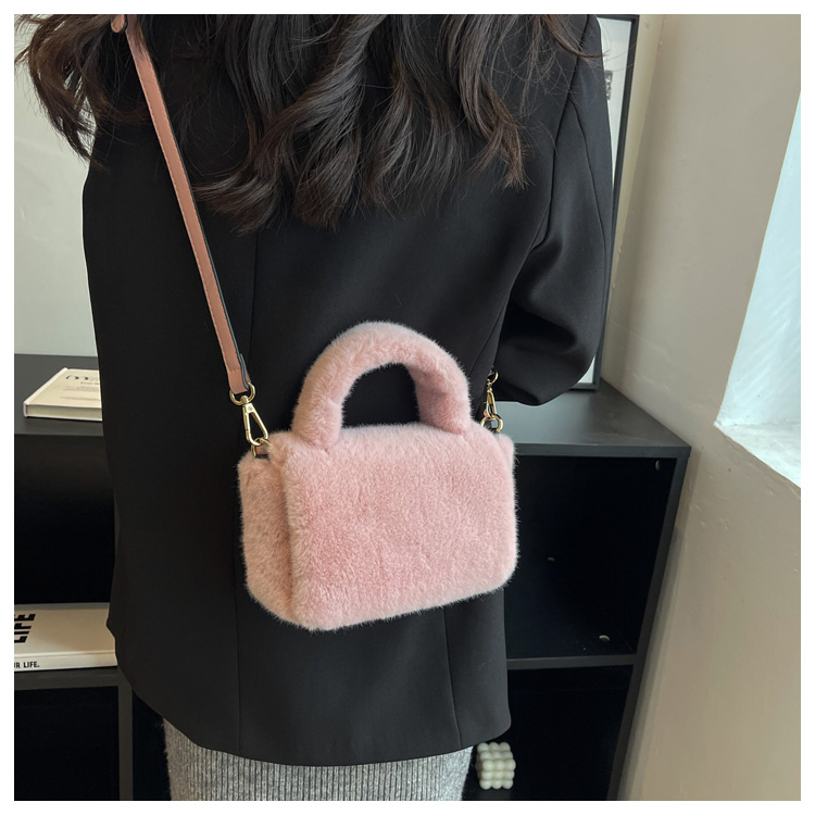 Women's Plush Solid Color Fashion Square Magnetic Buckle Crossbody Bag display picture 14