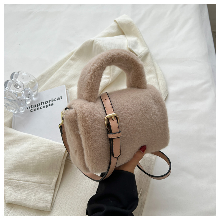 Women's Plush Solid Color Fashion Square Magnetic Buckle Crossbody Bag display picture 18