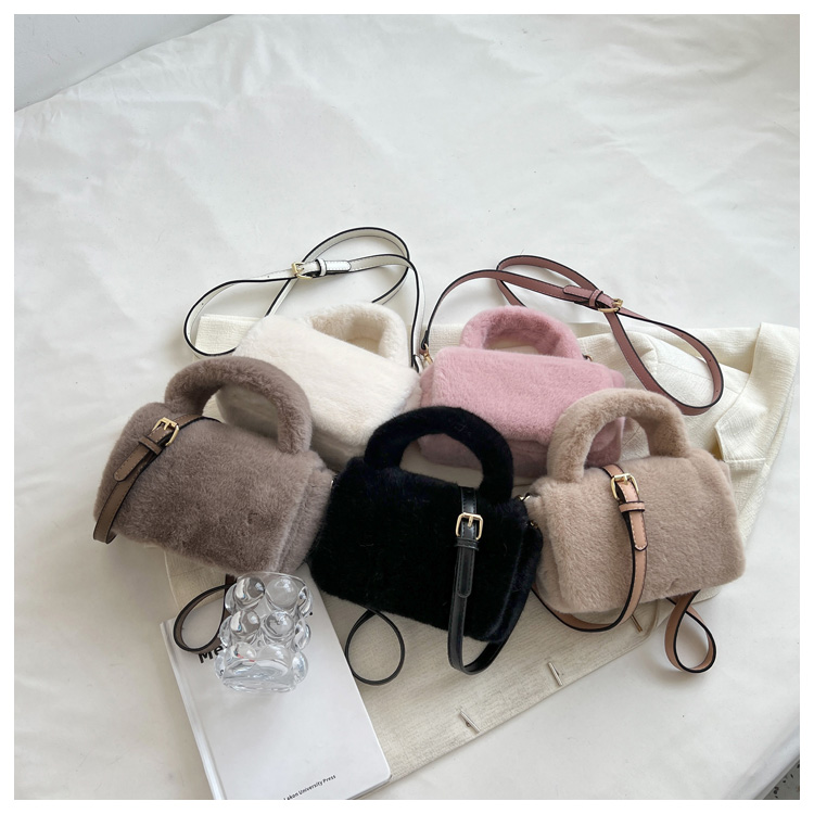 Women's Plush Solid Color Fashion Square Magnetic Buckle Crossbody Bag display picture 23