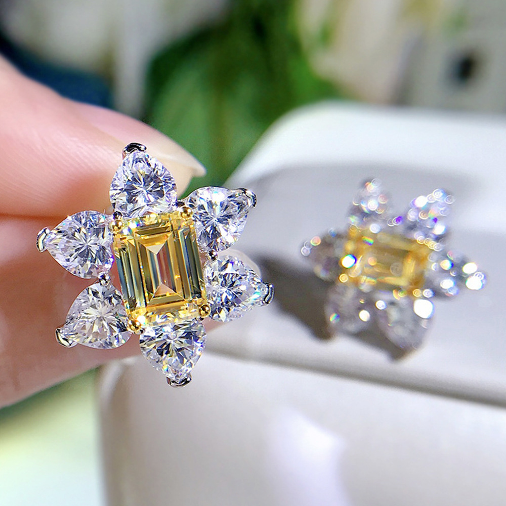 Moda Flor Cobre Embutido Diamante Artificial Pendientes 1 Par display picture 1